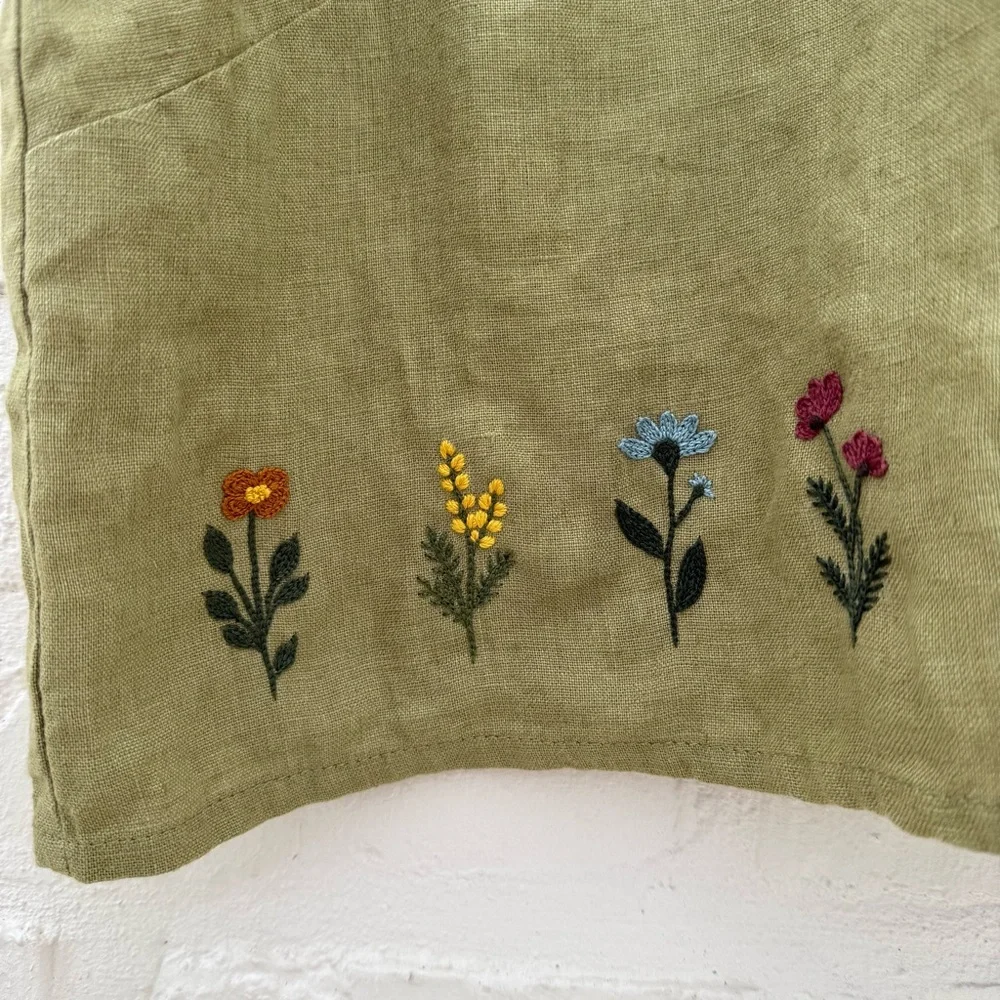 Linenfox | Hand-Embroidered Sadie Top | Medium - Picture 2 of 7